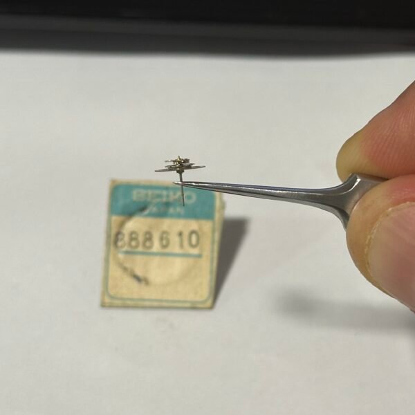 SEIKO 888610 PART 6139A CENTER CHRONOGRAPH WHEEL PART - RARE !! - Image 3